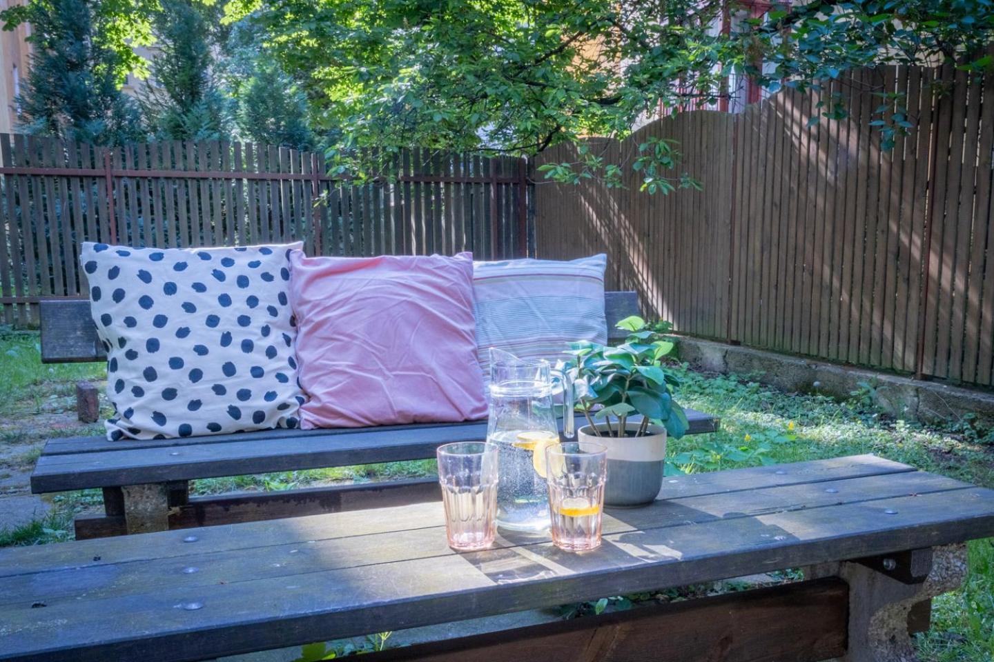 Days - In Location - Lesser Town - Park Nearby Apartment